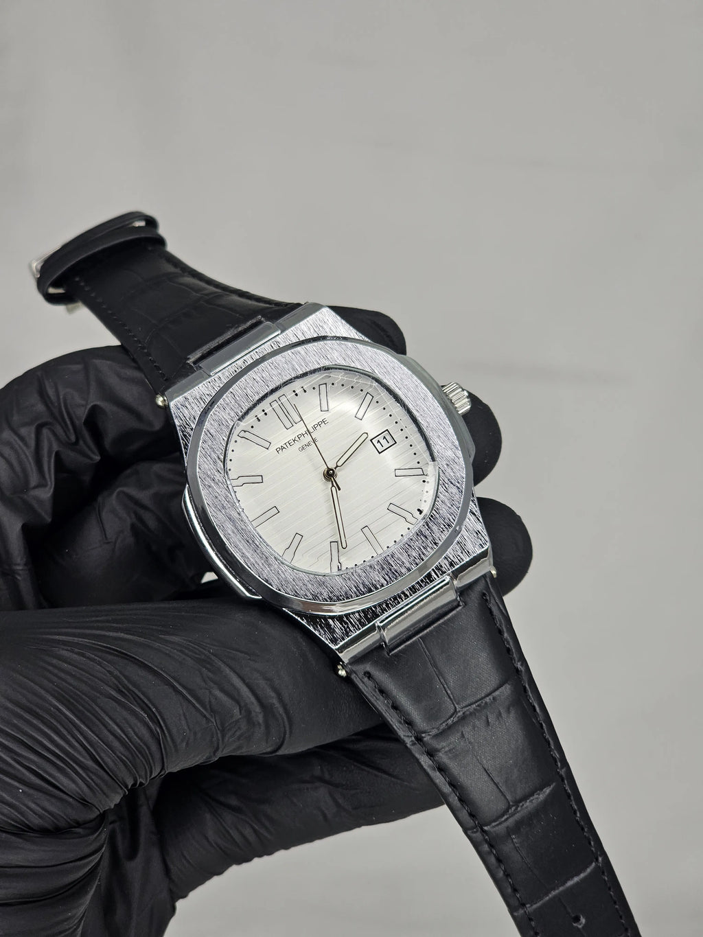Patek phileppe leather  ضهر شفاف