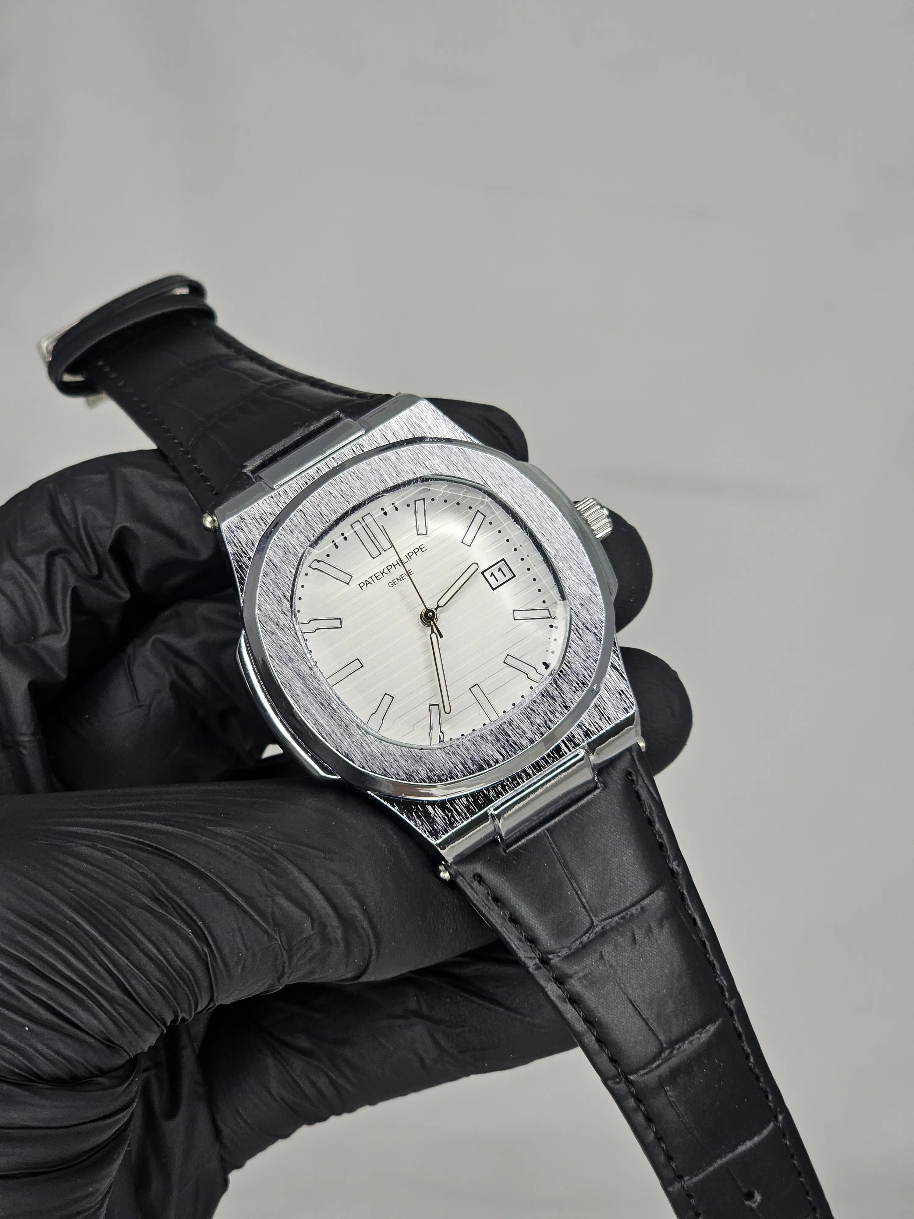 Patek phileppe leather  ضهر شفاف