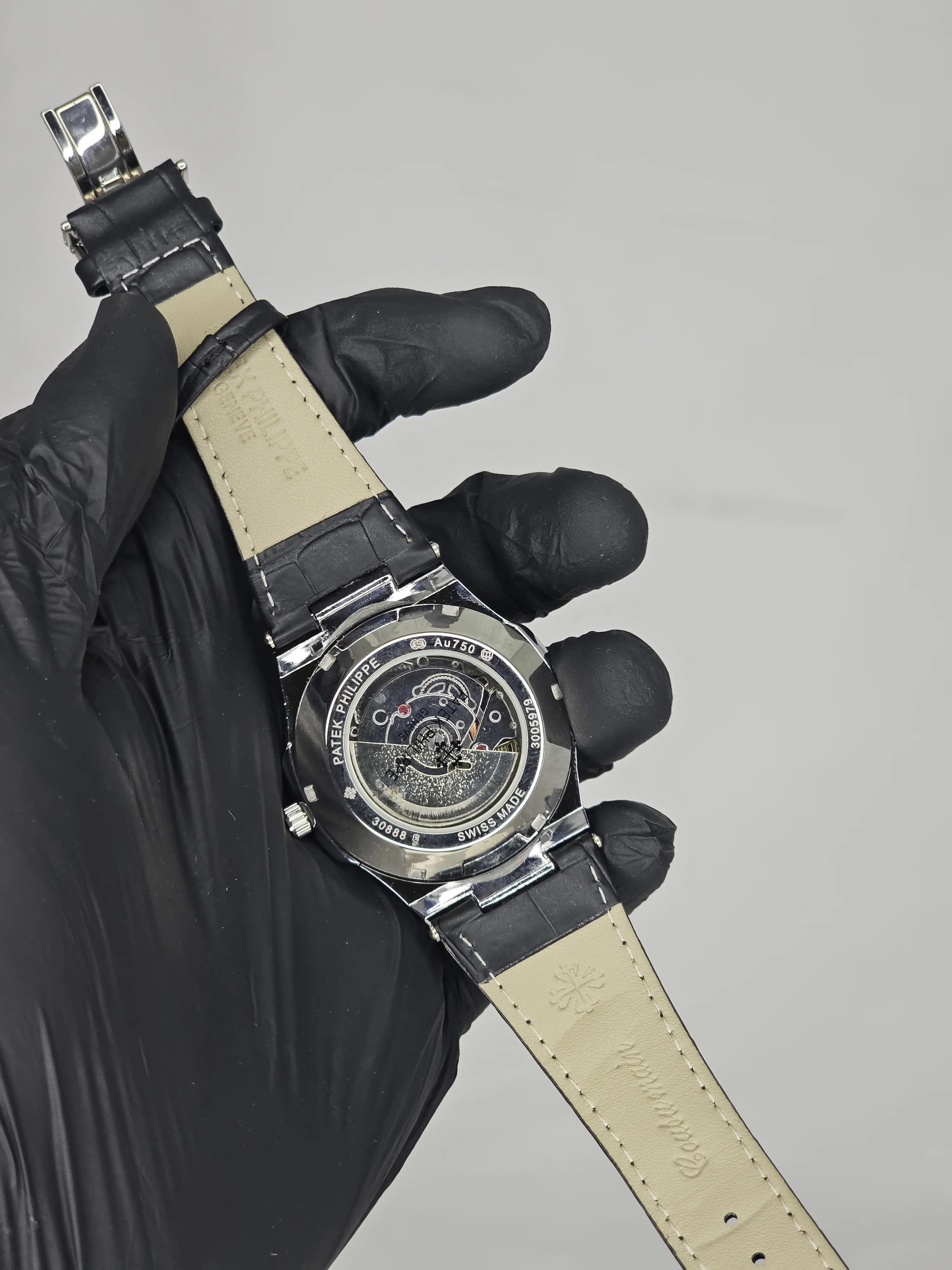 Patek phileppe leather  ضهر شفاف