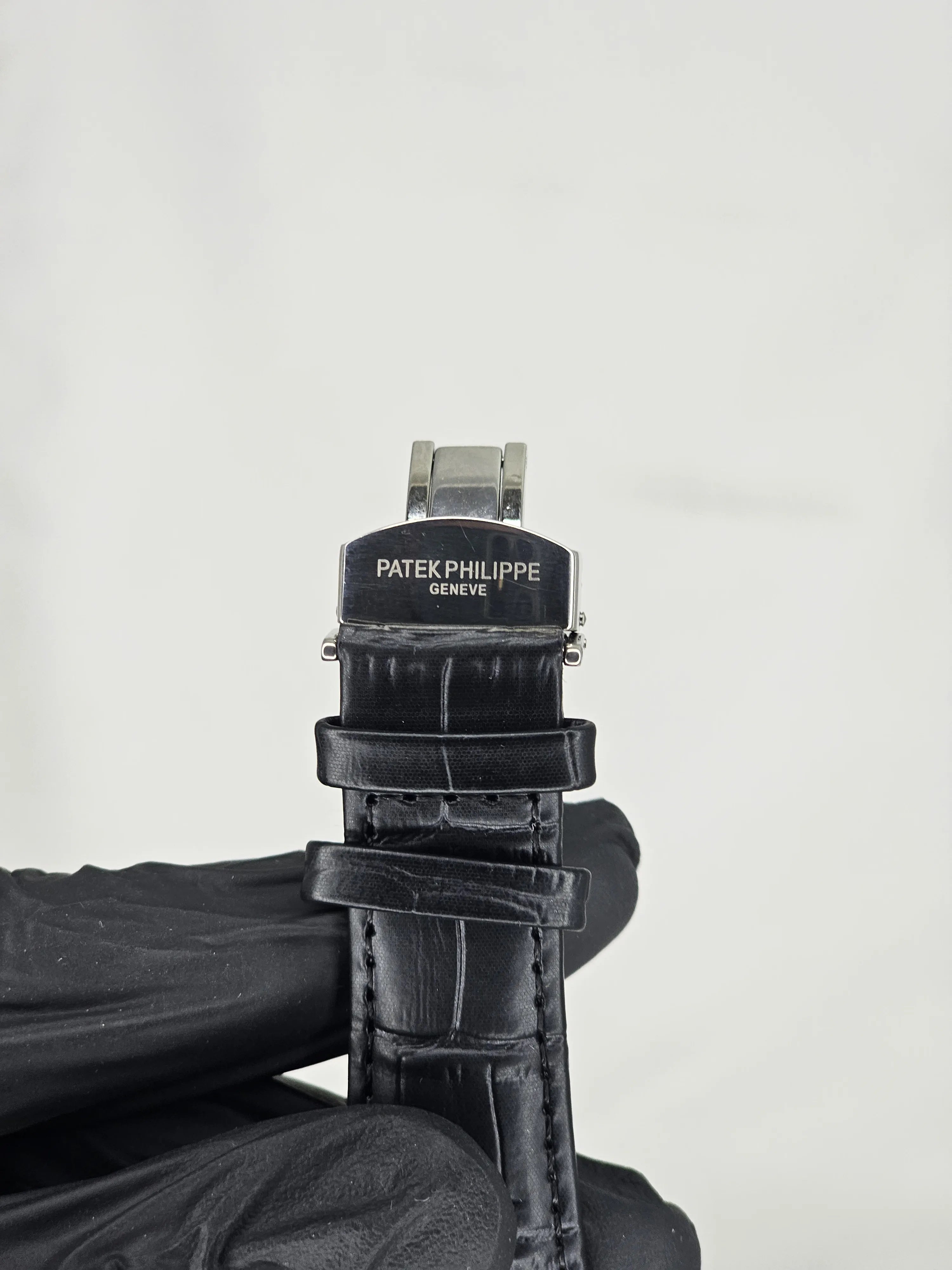 Patek phileppe leather  ضهر شفاف