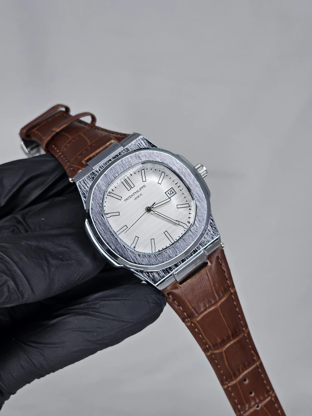 Patek phileppe leather  ضهر شفاف