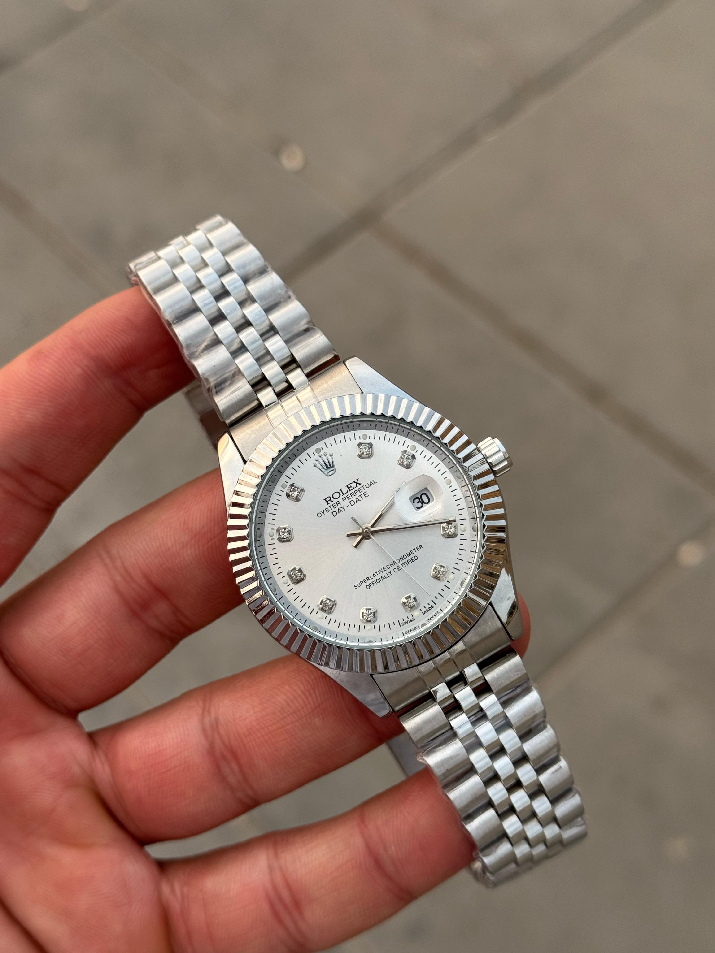 Rolex Oyster بضهر شفاف وحركة عقارب اتوماتيك