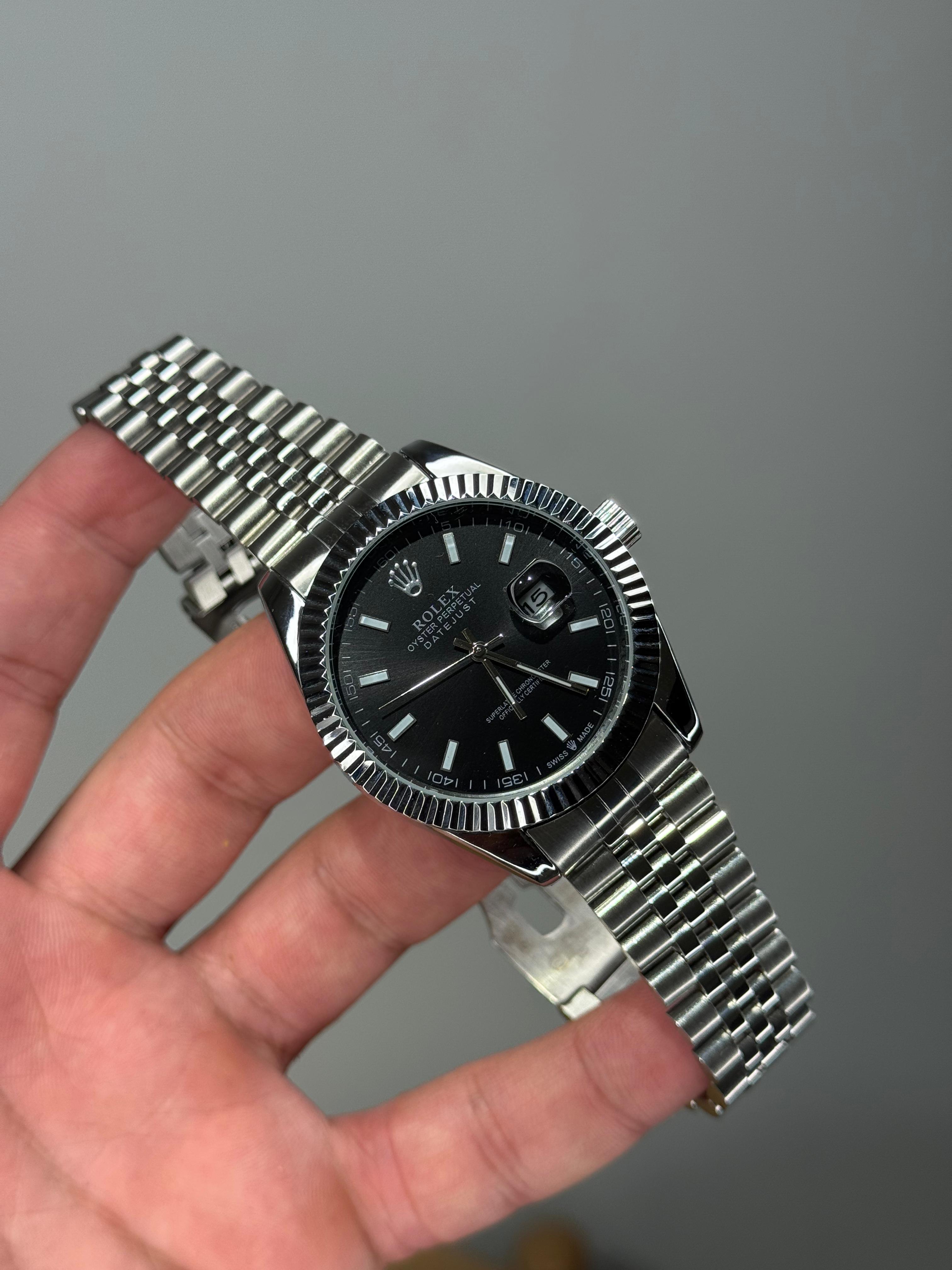 Rolex Oyster بضهر شفاف وحركة عقارب اتوماتيك
