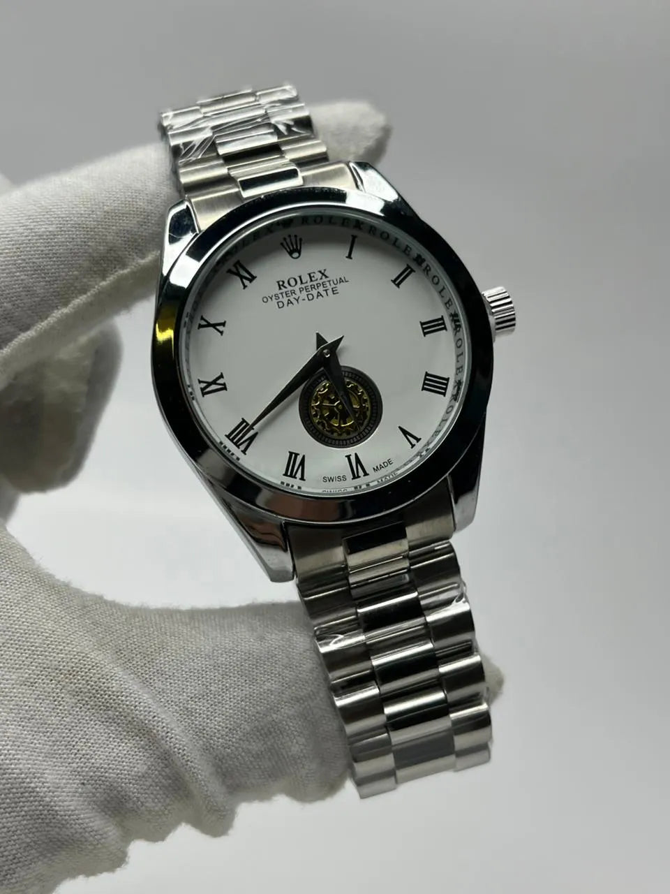 روليكس بعقرب ثواني مميز Main image